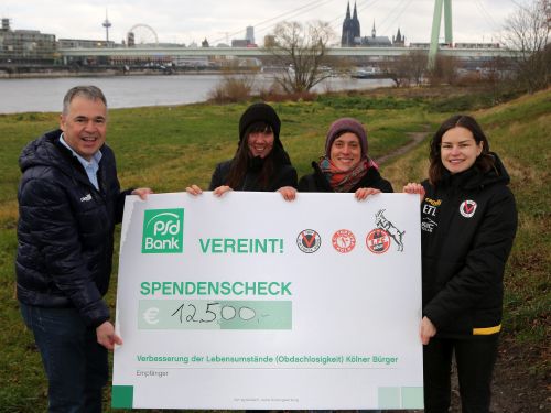 Viktoria übergibt Scheck in Höhe von 12.500 Euro an die „OASE“