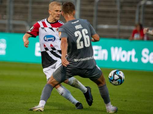 Viktoria nach 0:0 gegen RWE Spitzenreiter