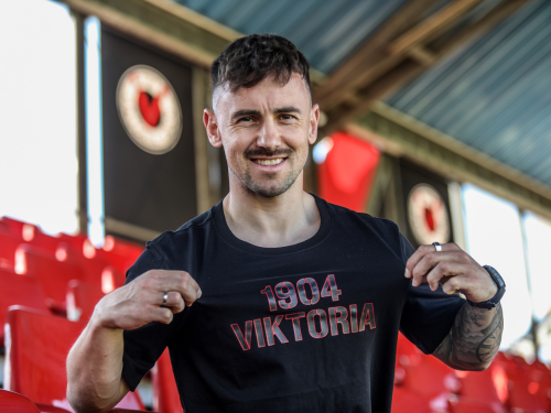 Geht in die 9. Saison: Simon Handle bleibt Viktorianer