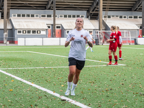 9 Viktoria-Frauen machen Halbfinale im Elfmeterschießen klar