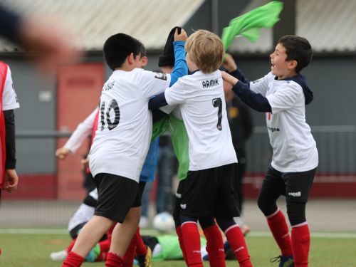 Autogramme, Spaß und glänzende Kinderaugen bei NetCologne-Osterferiencamp-Rekord